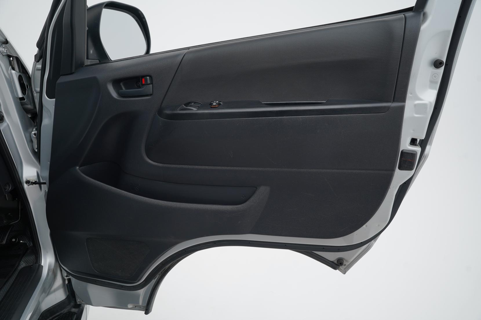 Toyota Regius 2.8 ACE 2.8TD Dual Slider 5 Door