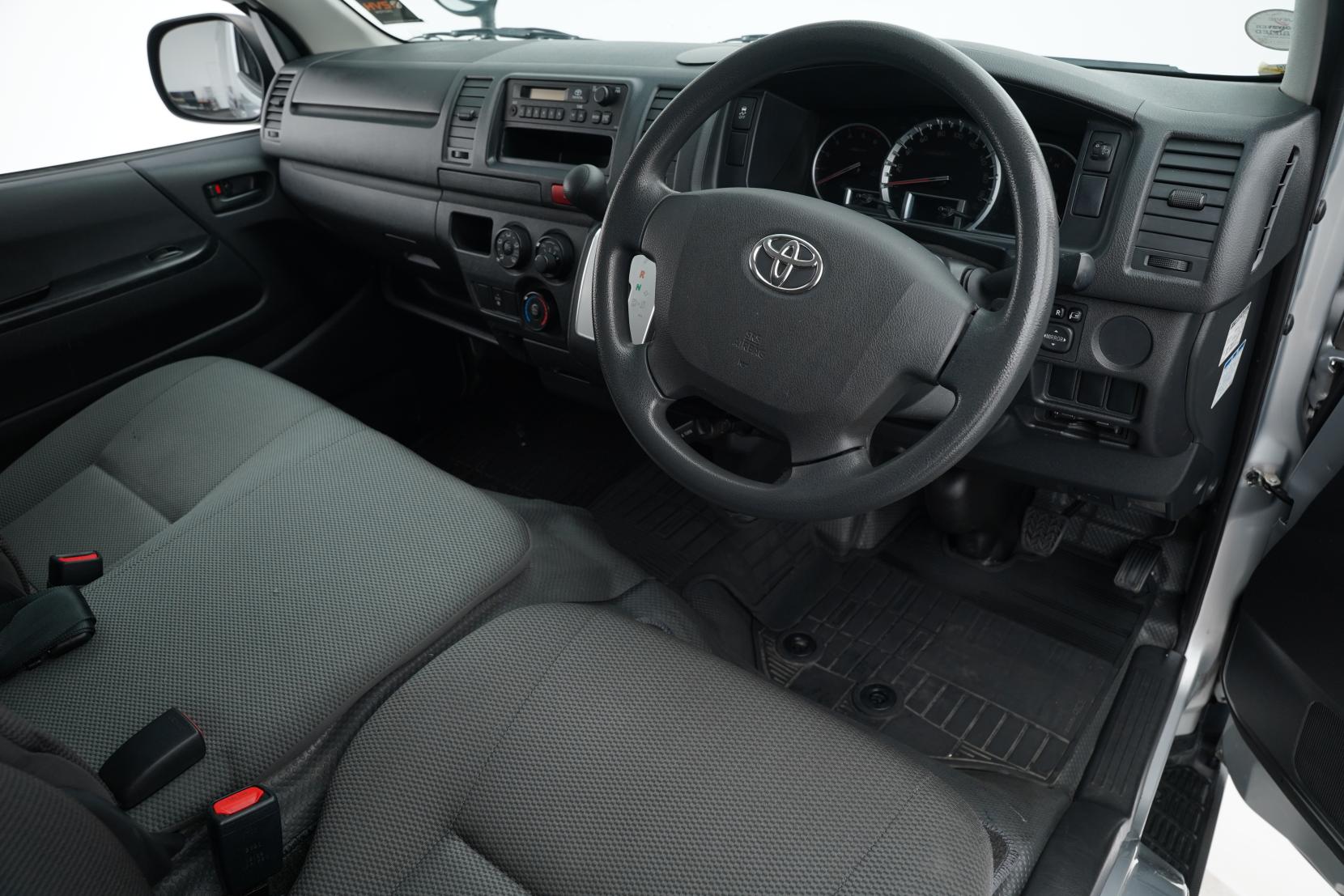 Toyota Regius 2.8 ACE 2.8TD Dual Slider 5 Door