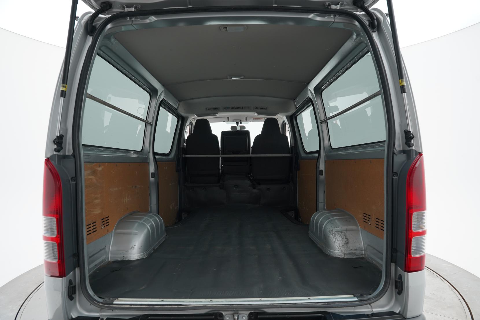 Toyota Regius 2.8 ACE 2.8TD Dual Slider 5 Door