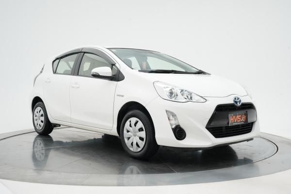 Toyota Aqua 1.5 Hybrid L