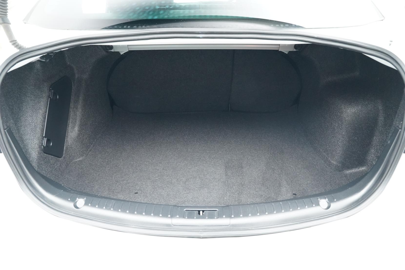 Mazda Axela 2.0 20E SKYACTIVE