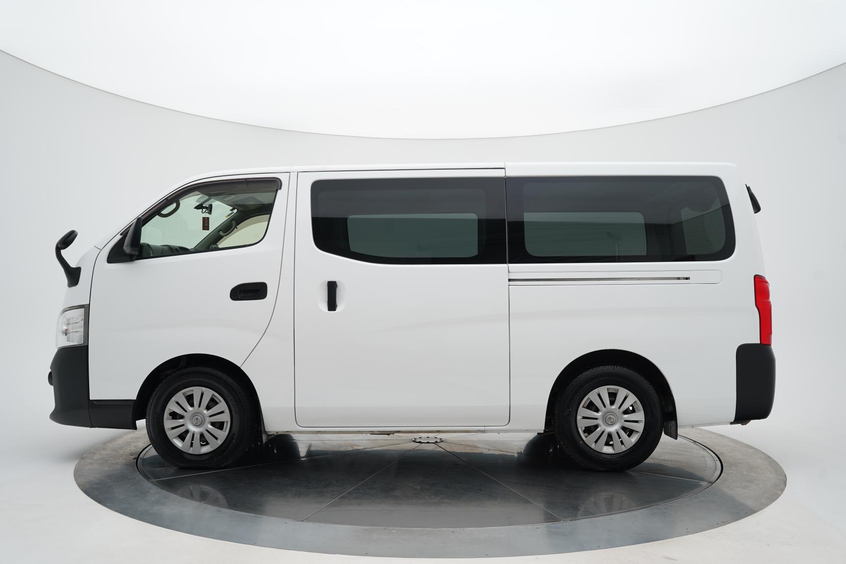 Nissan Caravan / Urvan (1973–present) 2.5 NV350 Caravan Diesel DX 