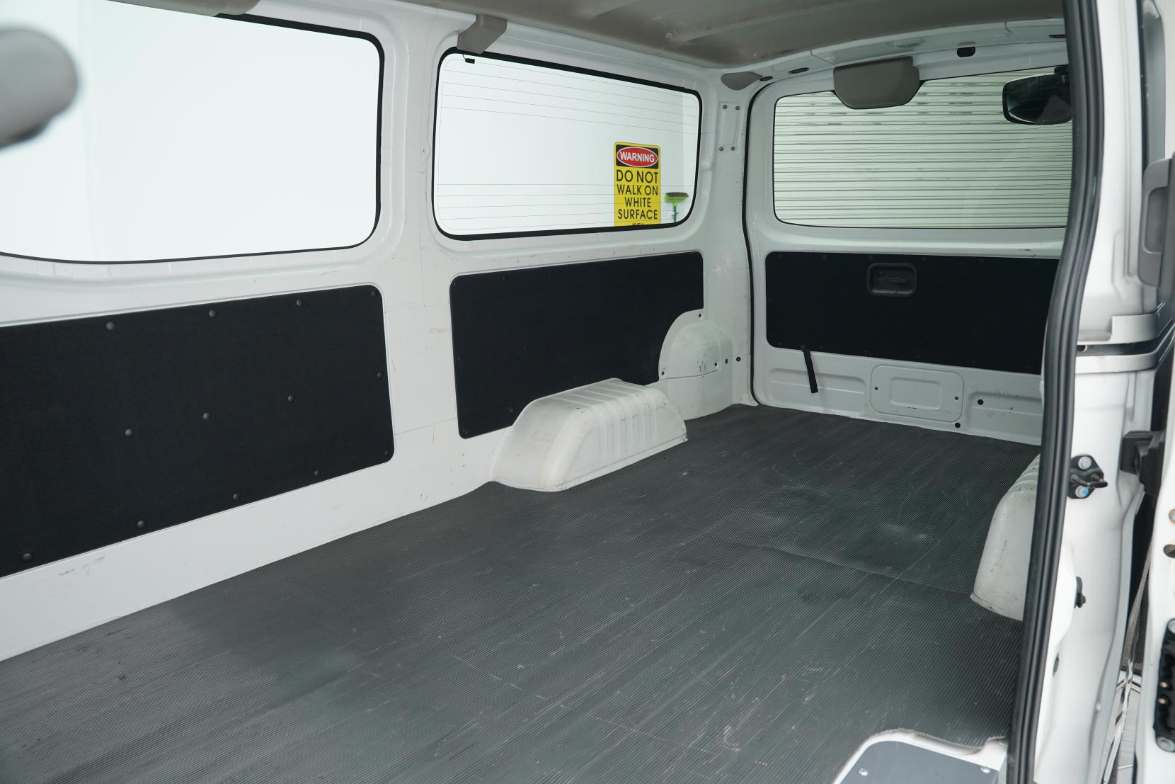 Nissan Caravan / Urvan (1973–present) 2.5 NV350 Caravan Diesel DX 