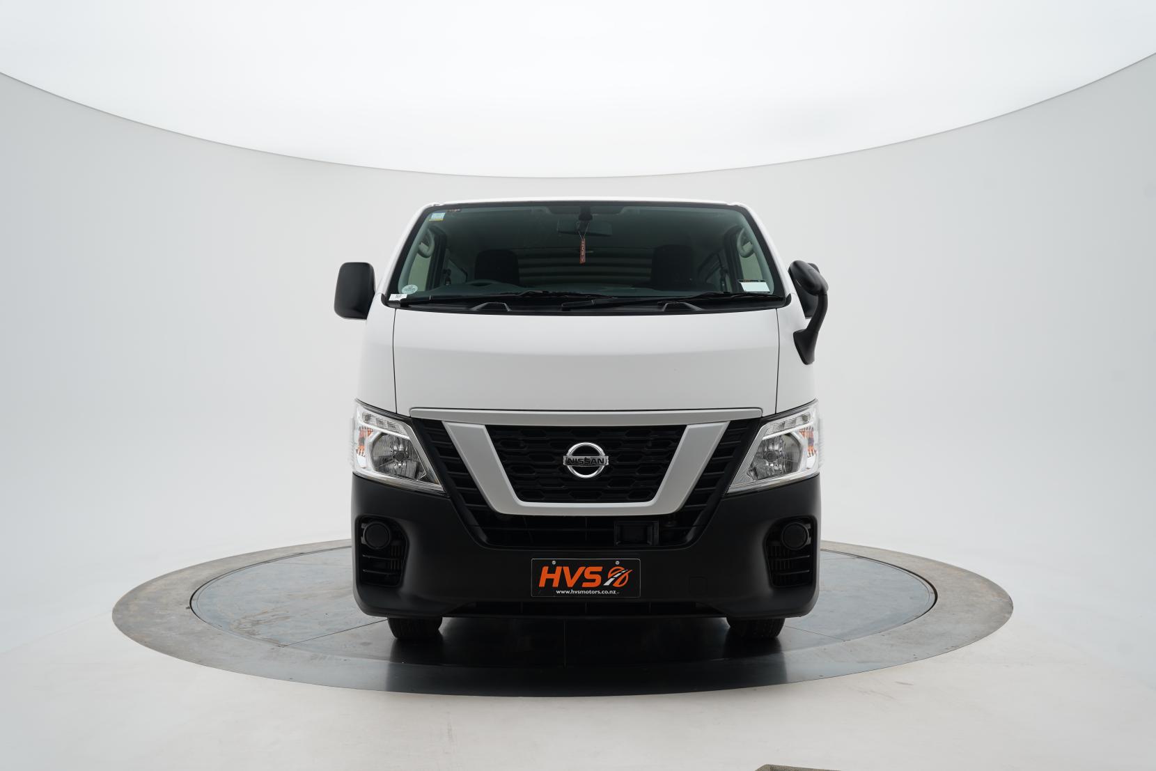 Nissan Caravan / Urvan (1973–present) 2.5 NV350 Caravan Diesel DX 
