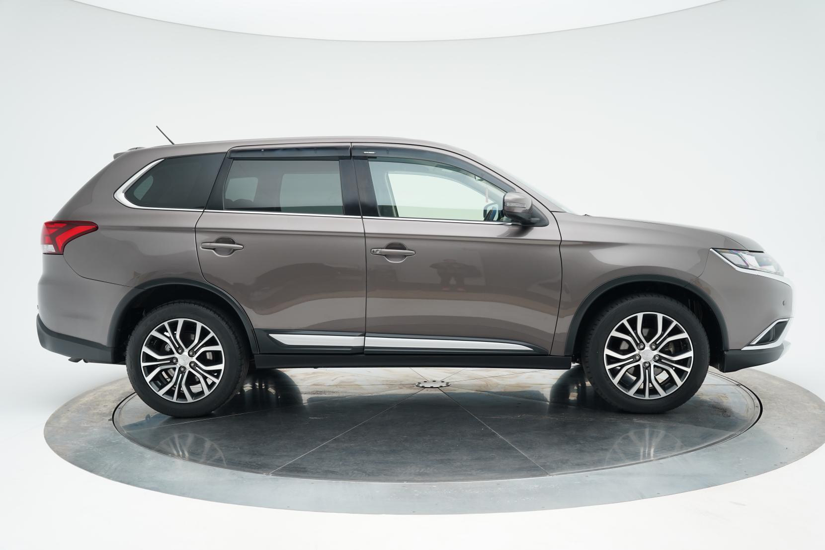 Mitsubishi Outlander 2.4 24G 4WD 7 Seater