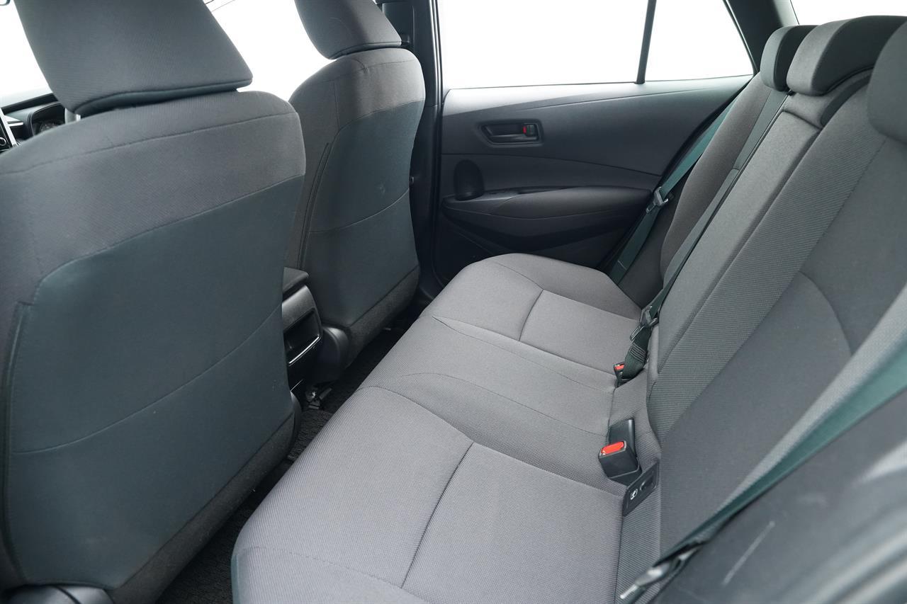 Toyota Corolla Touring Wagon Hybrid G-X