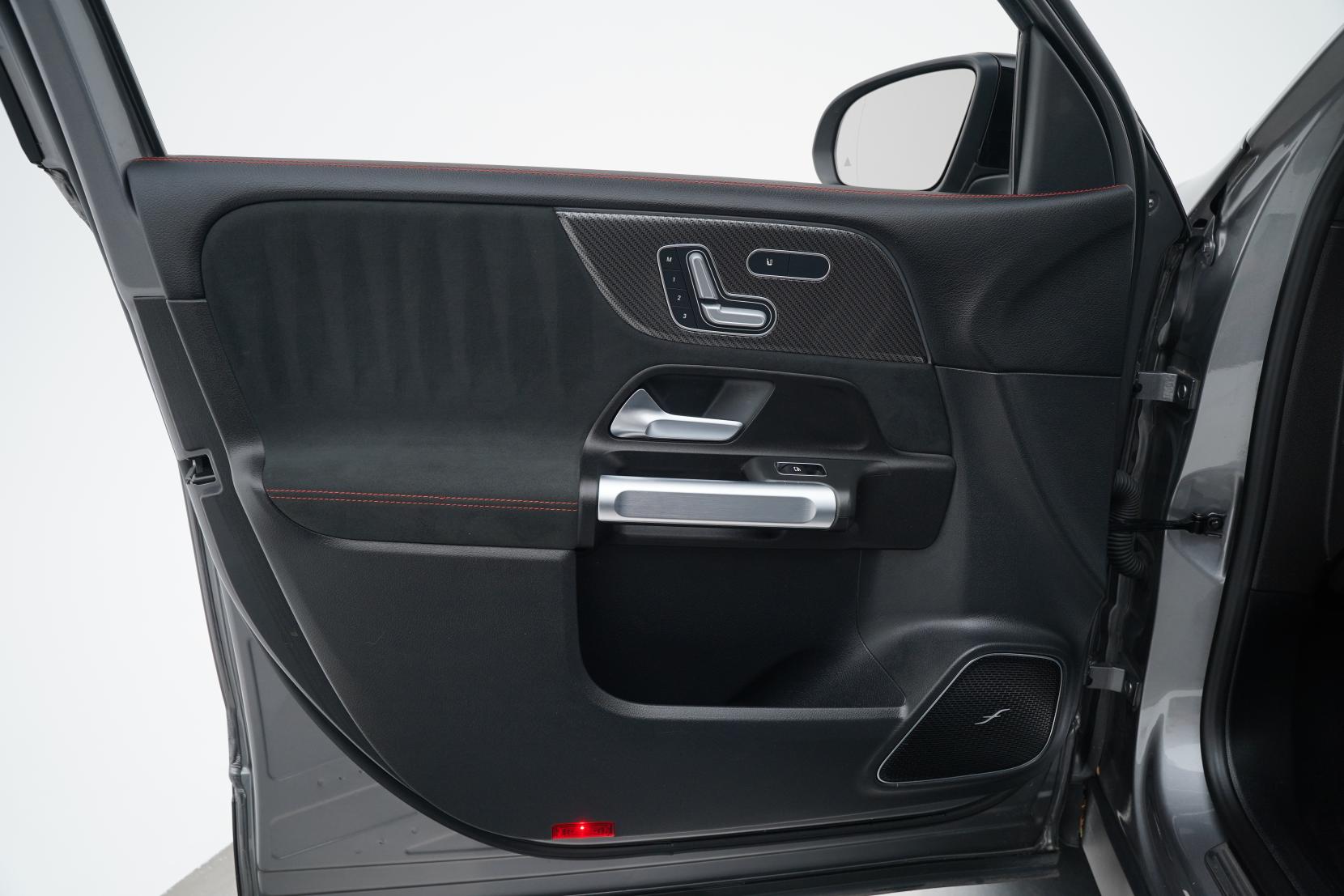 Mercedes-Benz GLB 250 2.0 250 4M 2.0P/4WD/8AT