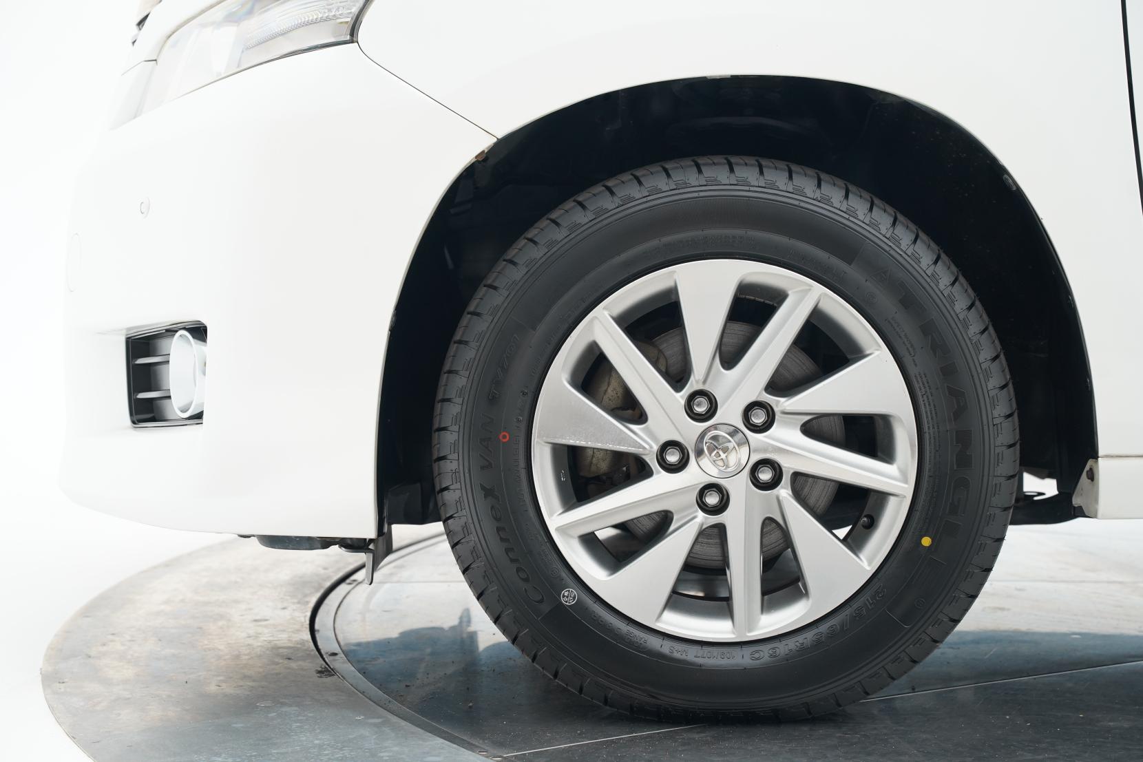 Toyota Alphard 2.4 HYBRID X 4WD