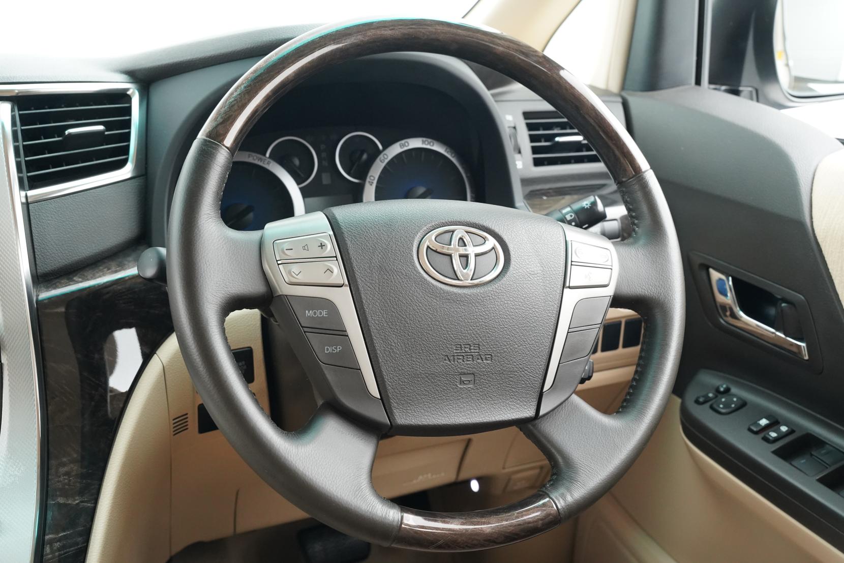 Toyota Alphard 2.4 HYBRID X 4WD