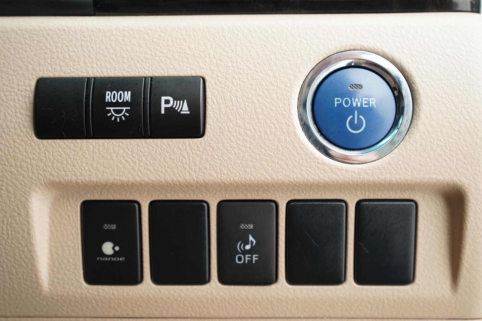 Toyota Alphard 2.4 HYBRID X 4WD