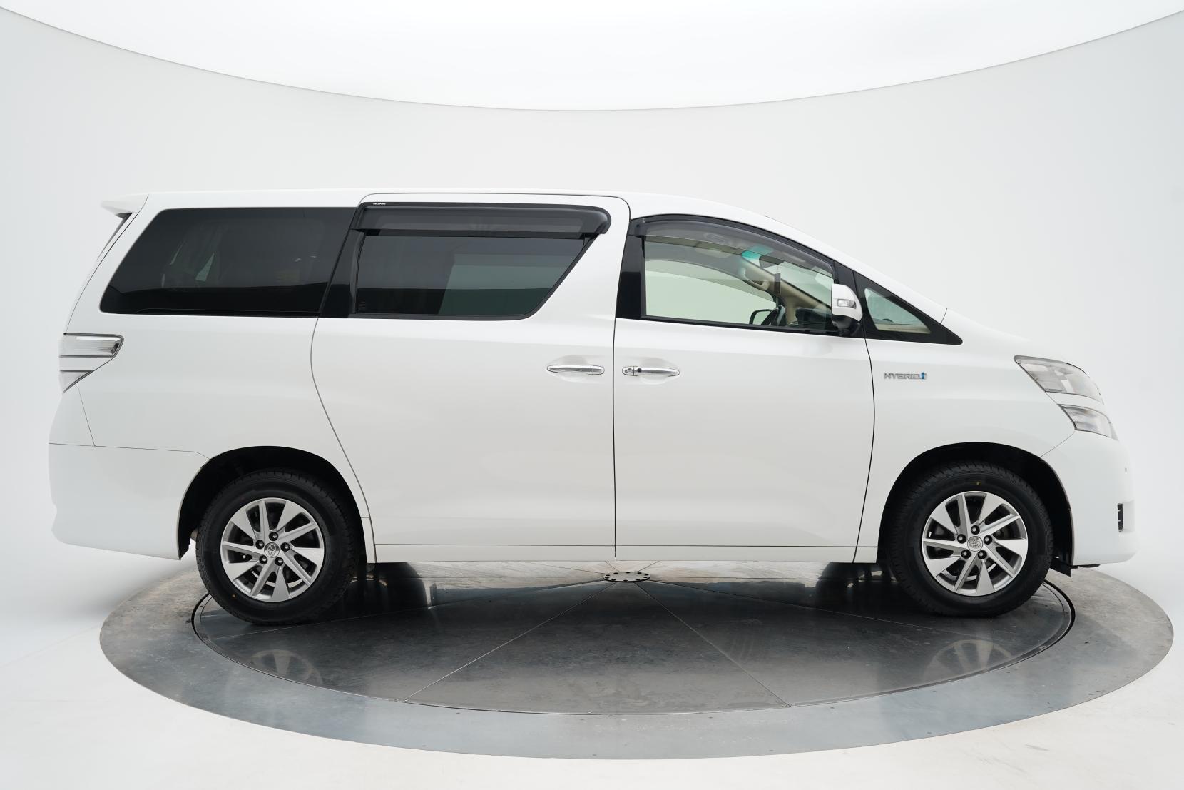 Toyota Alphard 2.4 HYBRID X 4WD
