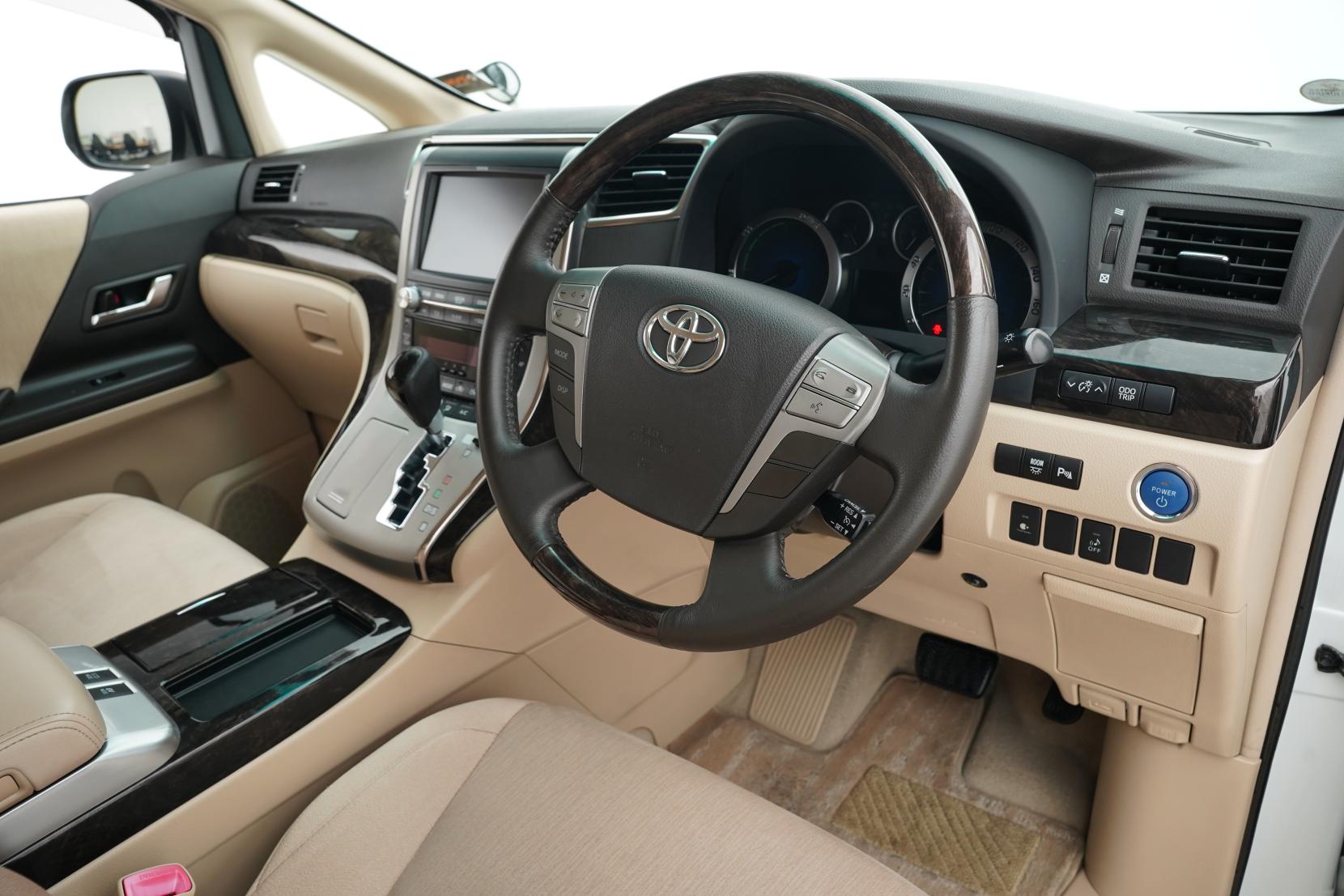 Toyota Alphard 2.4 HYBRID X 4WD