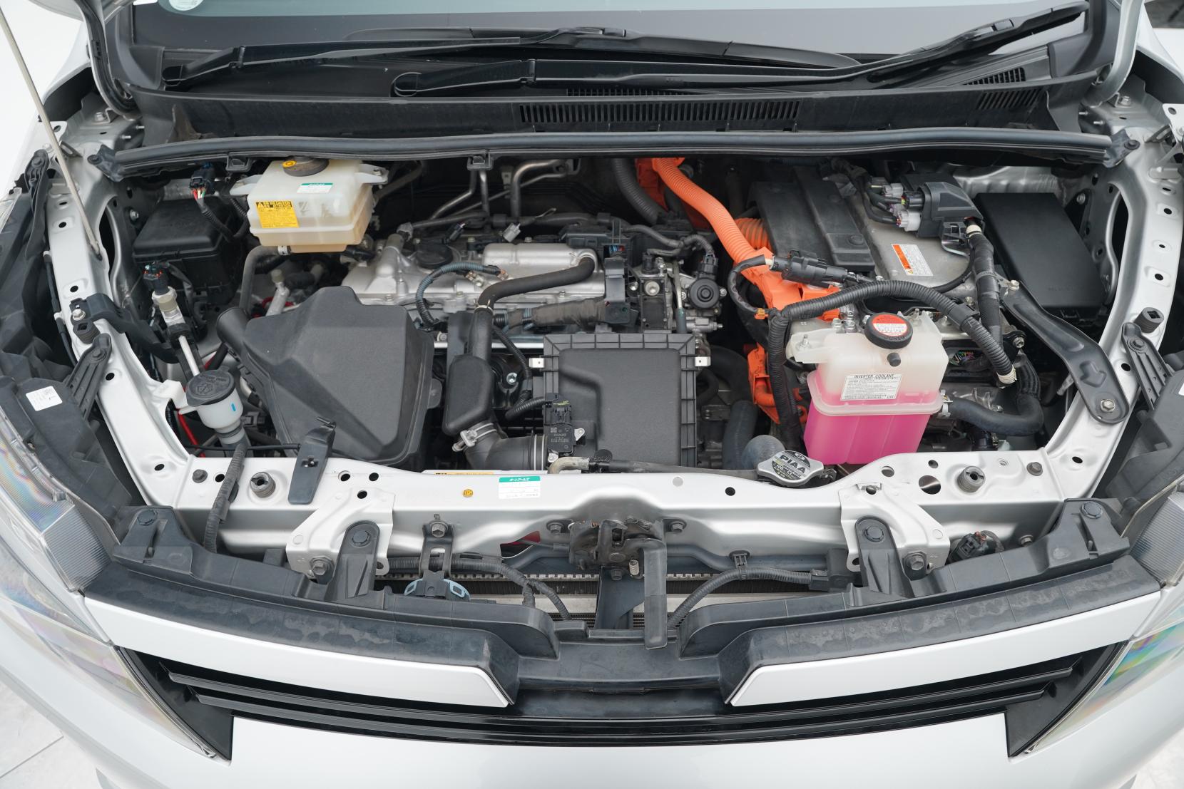 Toyota Noah HYBRID V