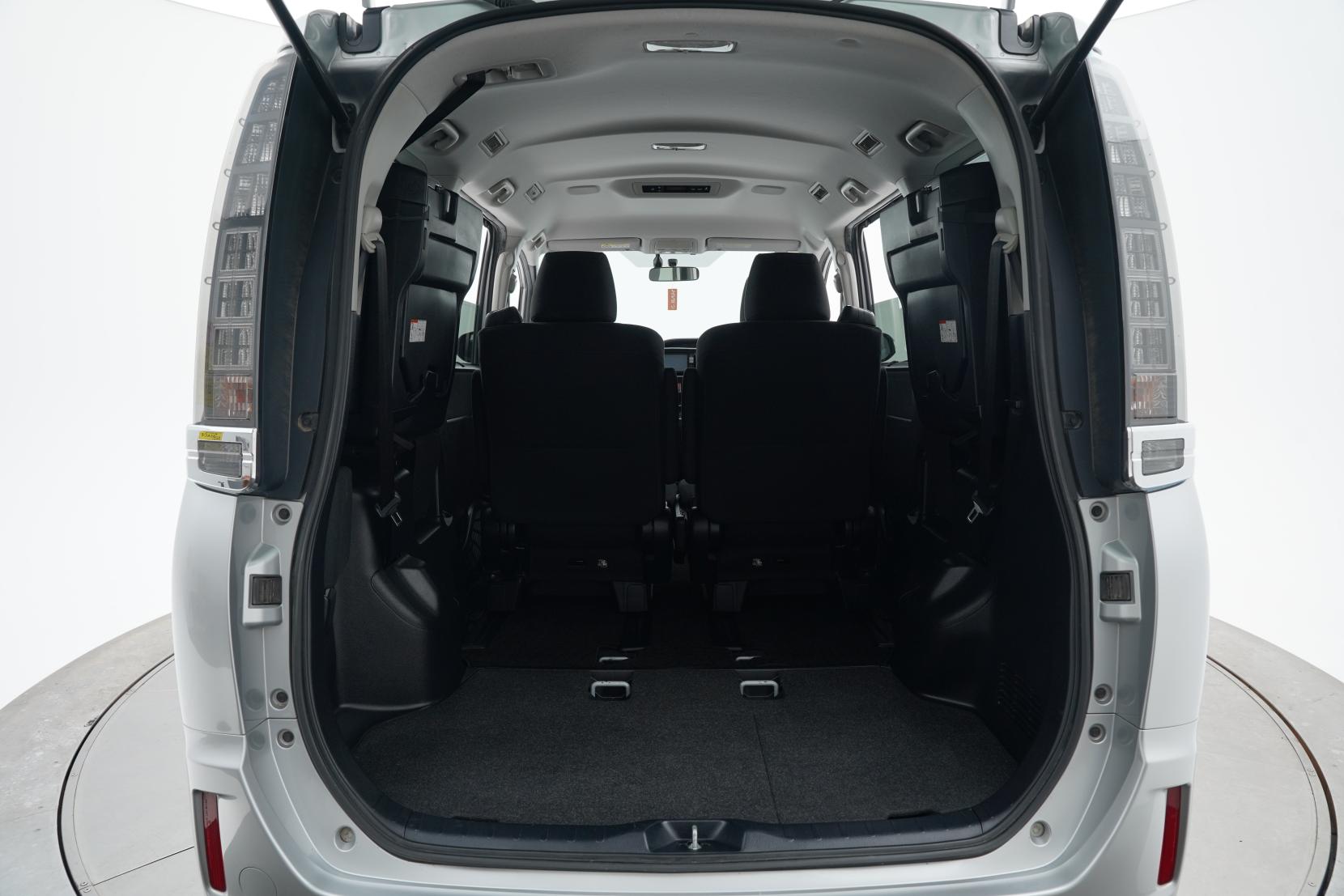 Toyota Noah HYBRID V