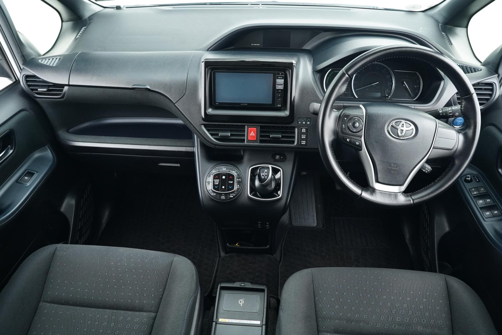 Toyota Noah HYBRID V