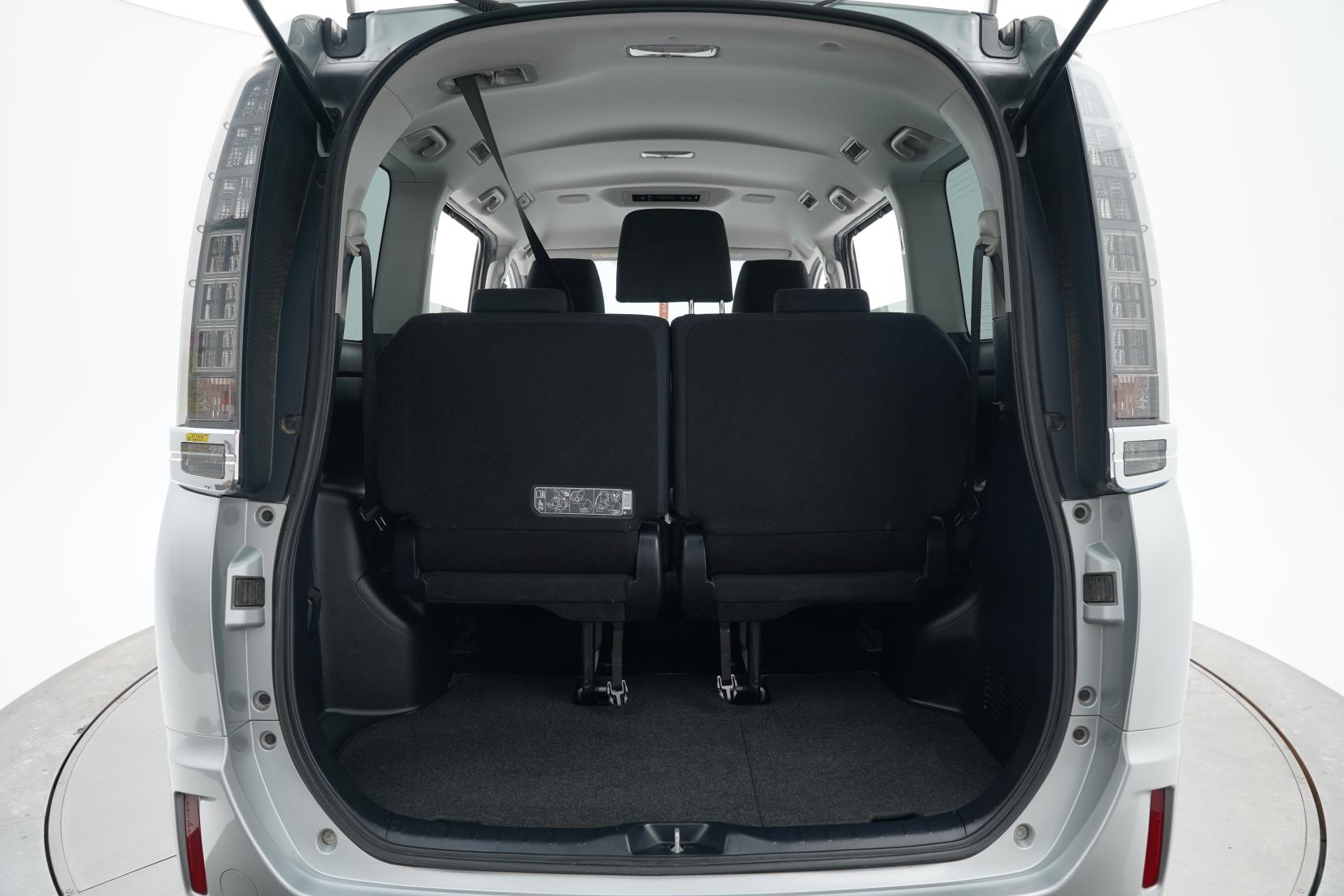 Toyota Noah HYBRID V
