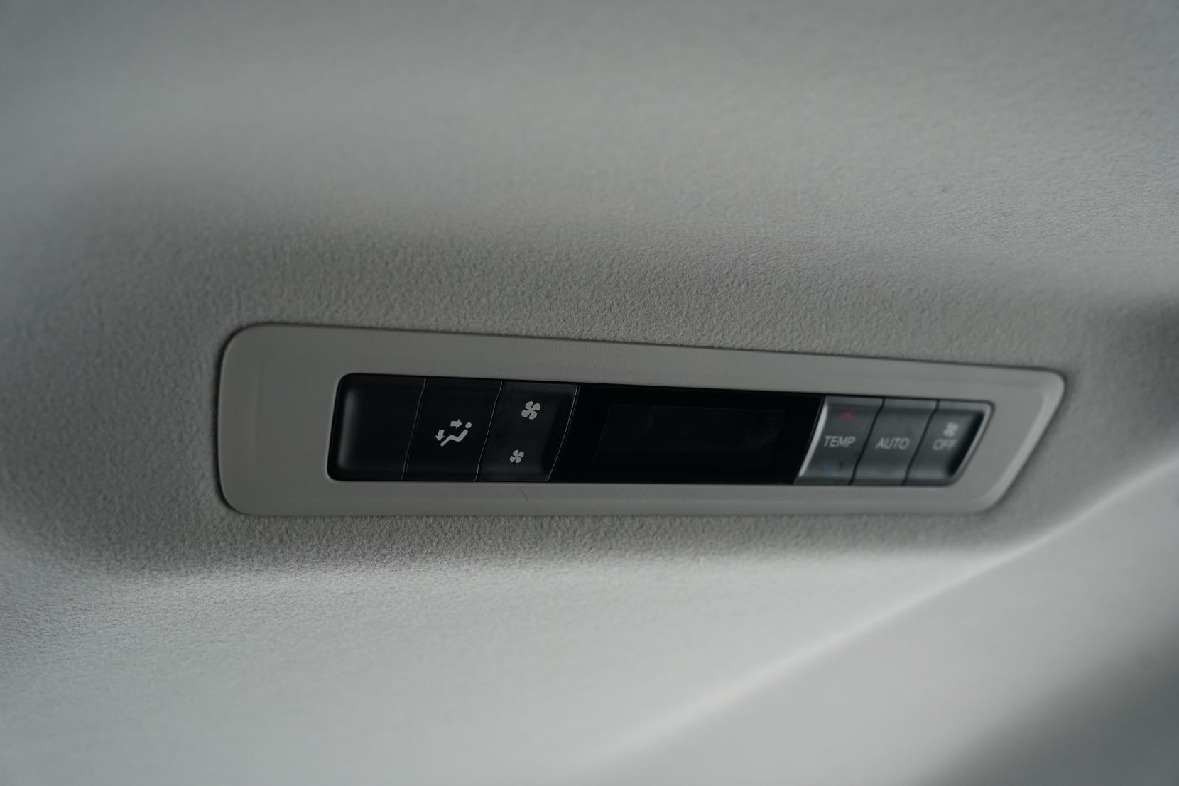 Toyota Noah HYBRID V