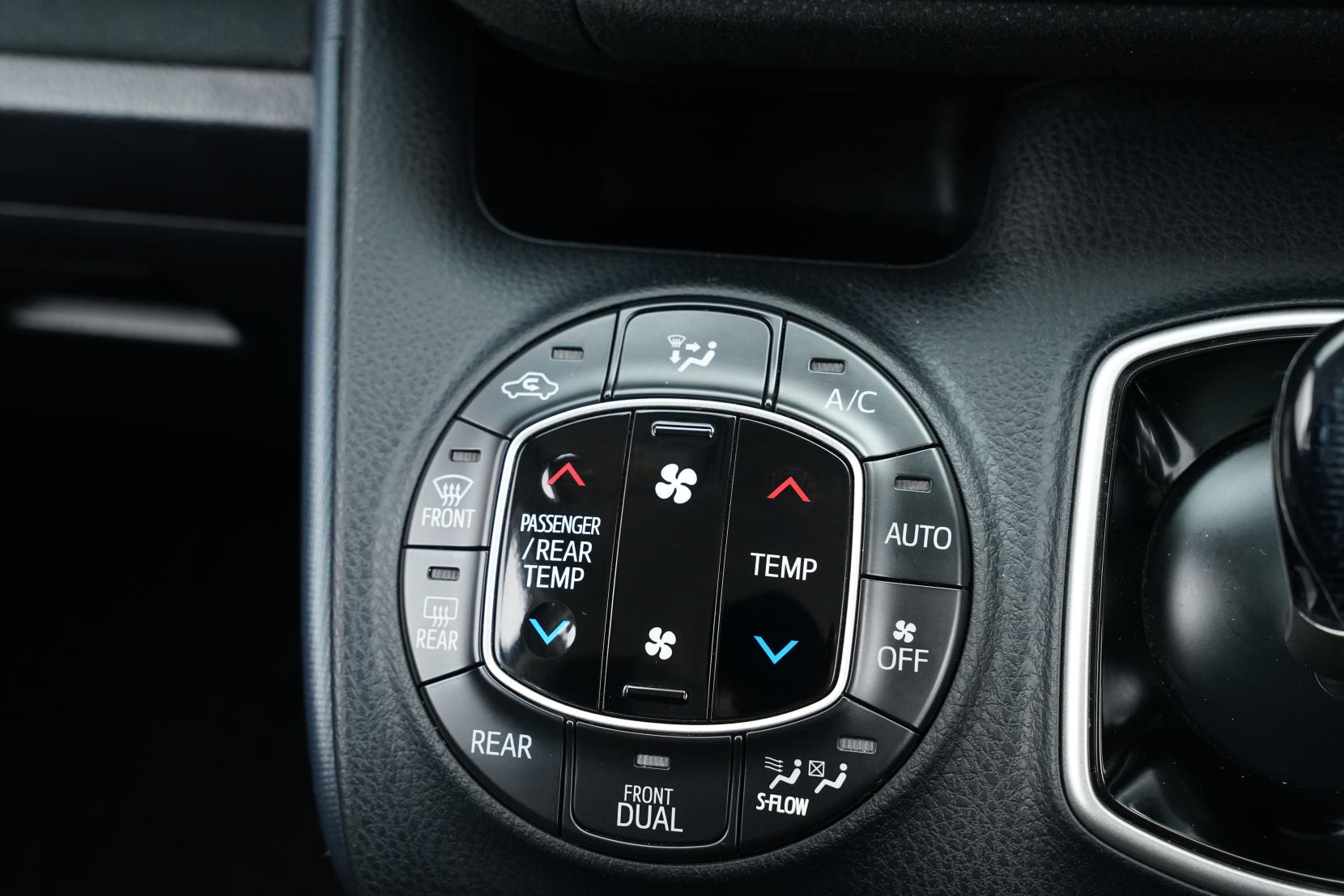 Toyota Noah HYBRID V