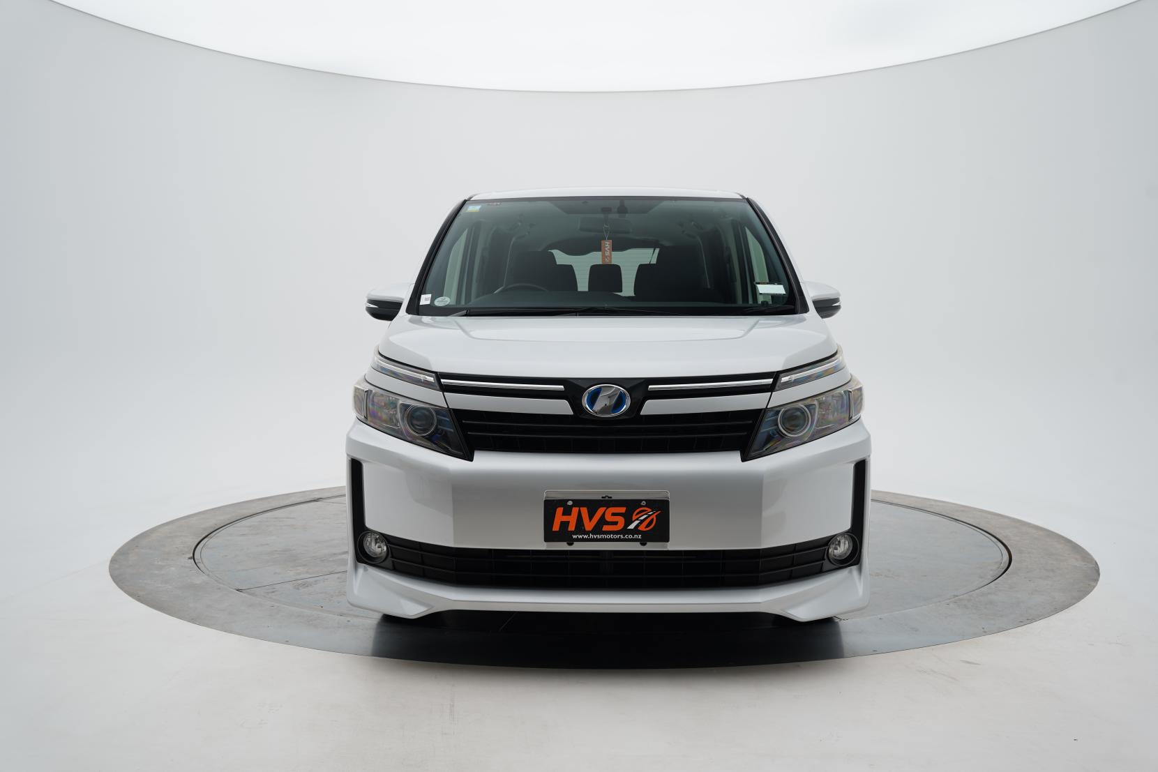 Toyota Noah HYBRID V