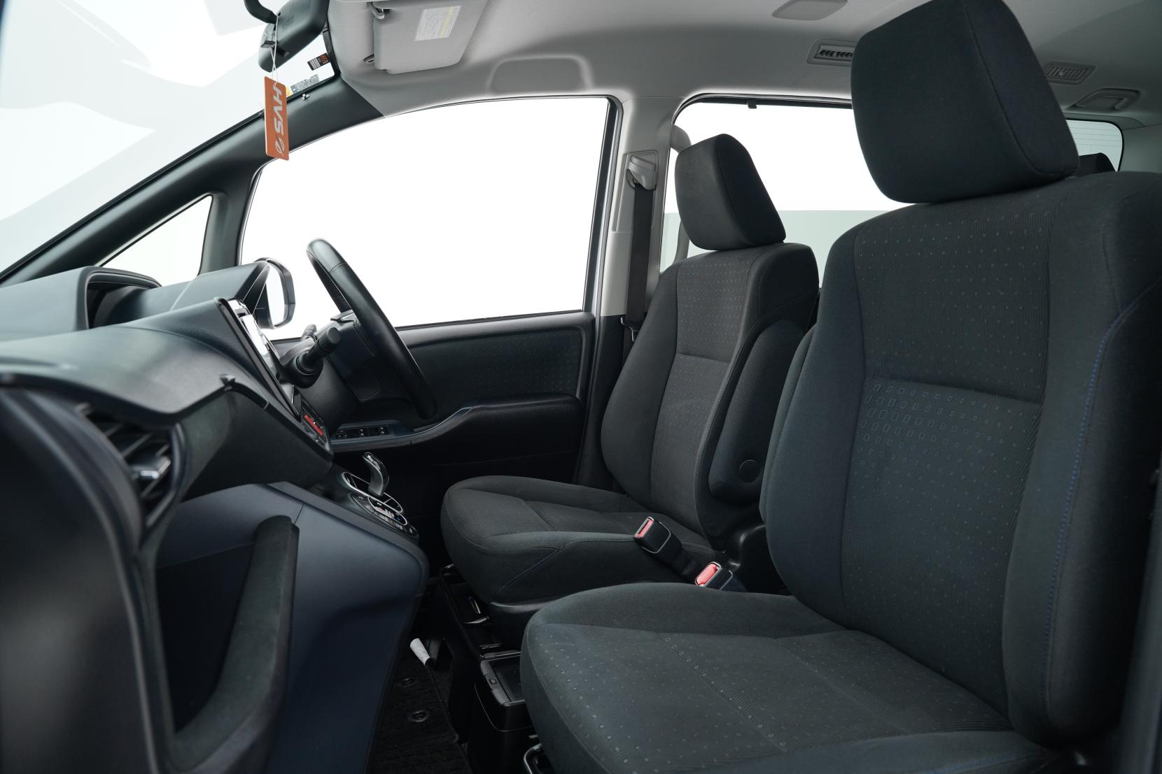 Toyota Noah HYBRID V