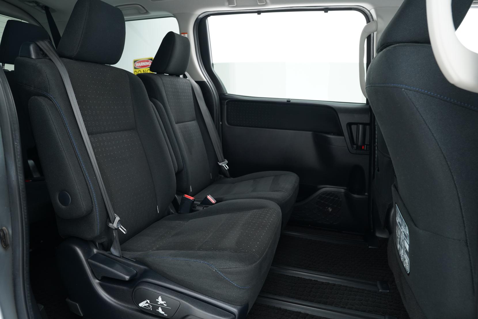 Toyota Noah HYBRID V