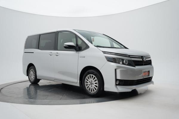 Toyota Noah HYBRID V