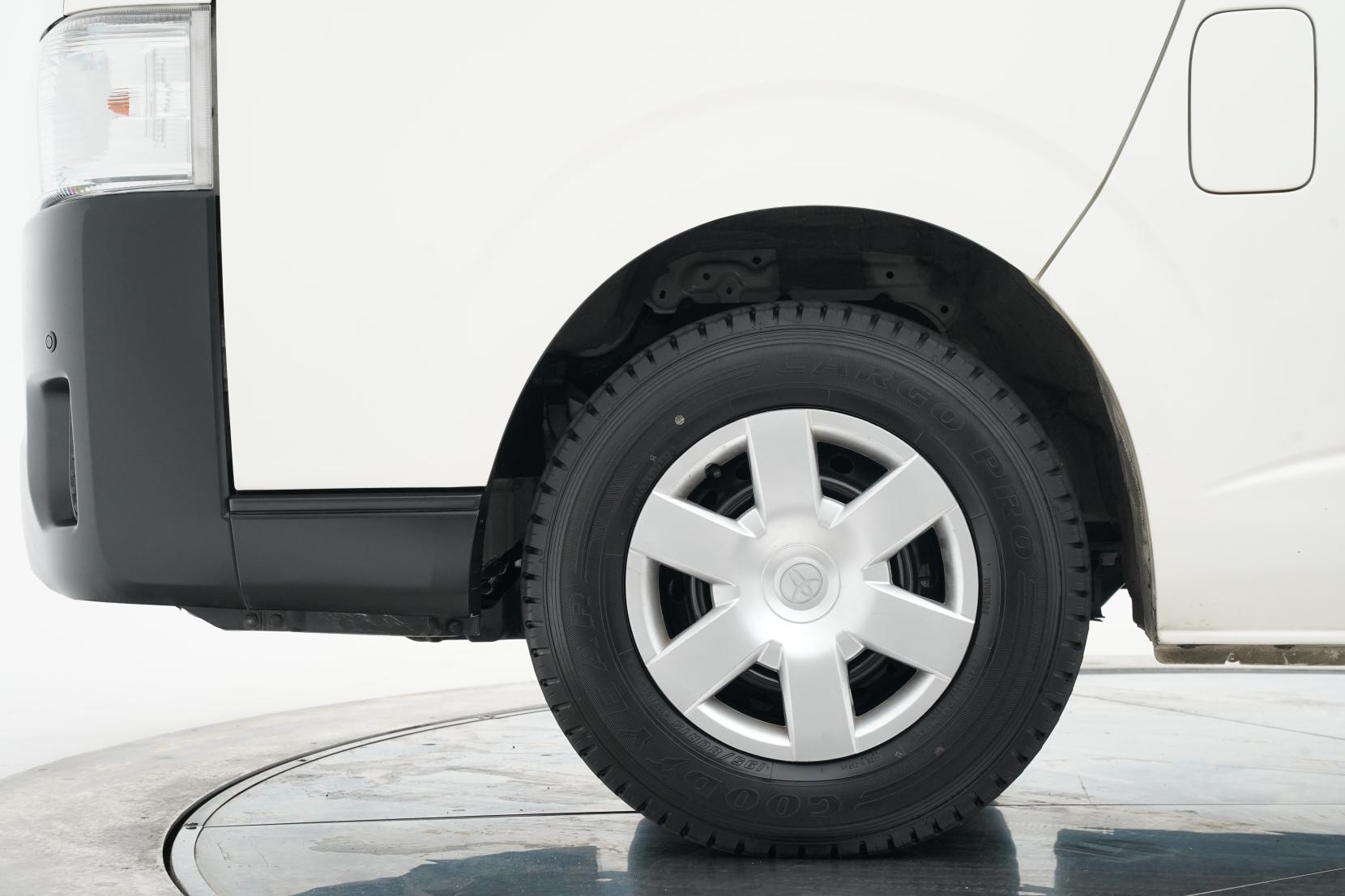 Toyota Hiace 2.0 DX 2.0L 5 Door