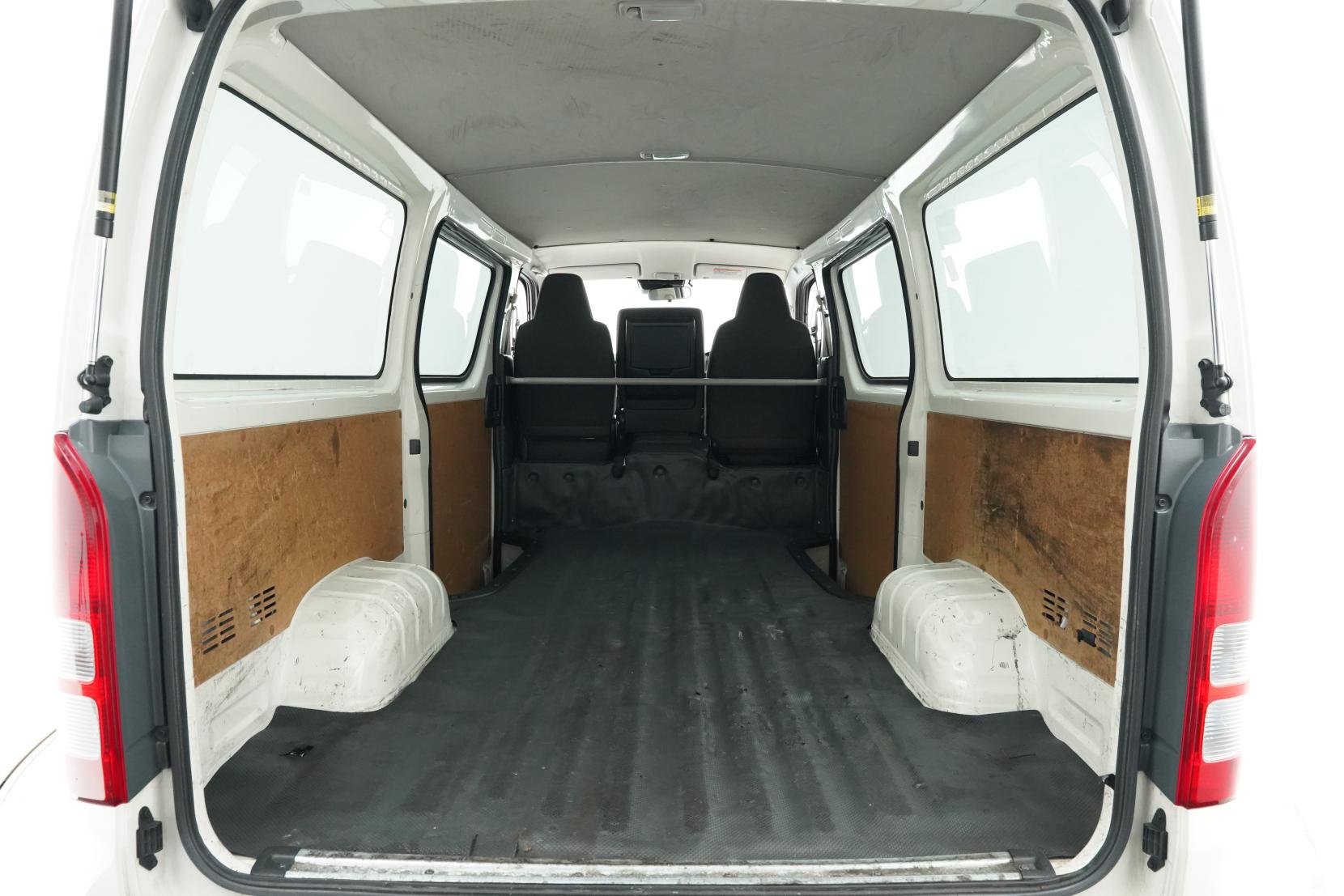 Toyota Hiace 2.0 DX 2.0L 5 Door