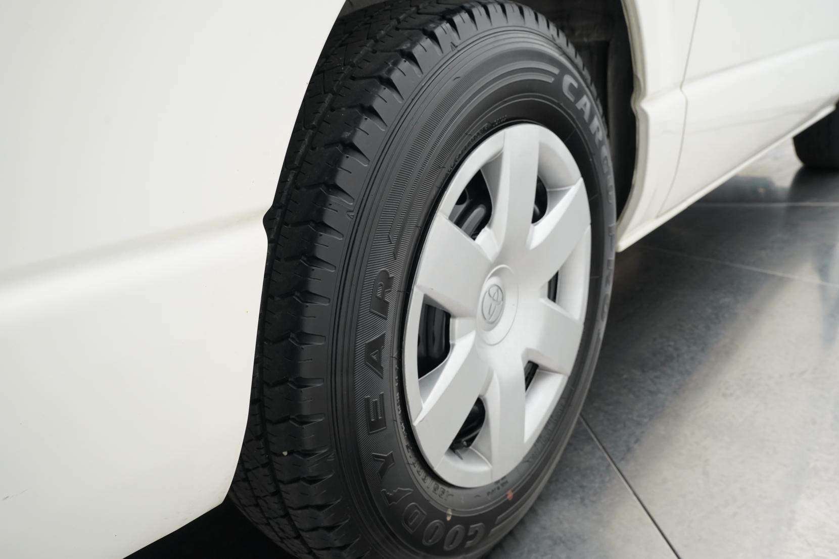 Toyota Hiace 2.0 DX 2.0L 5 Door