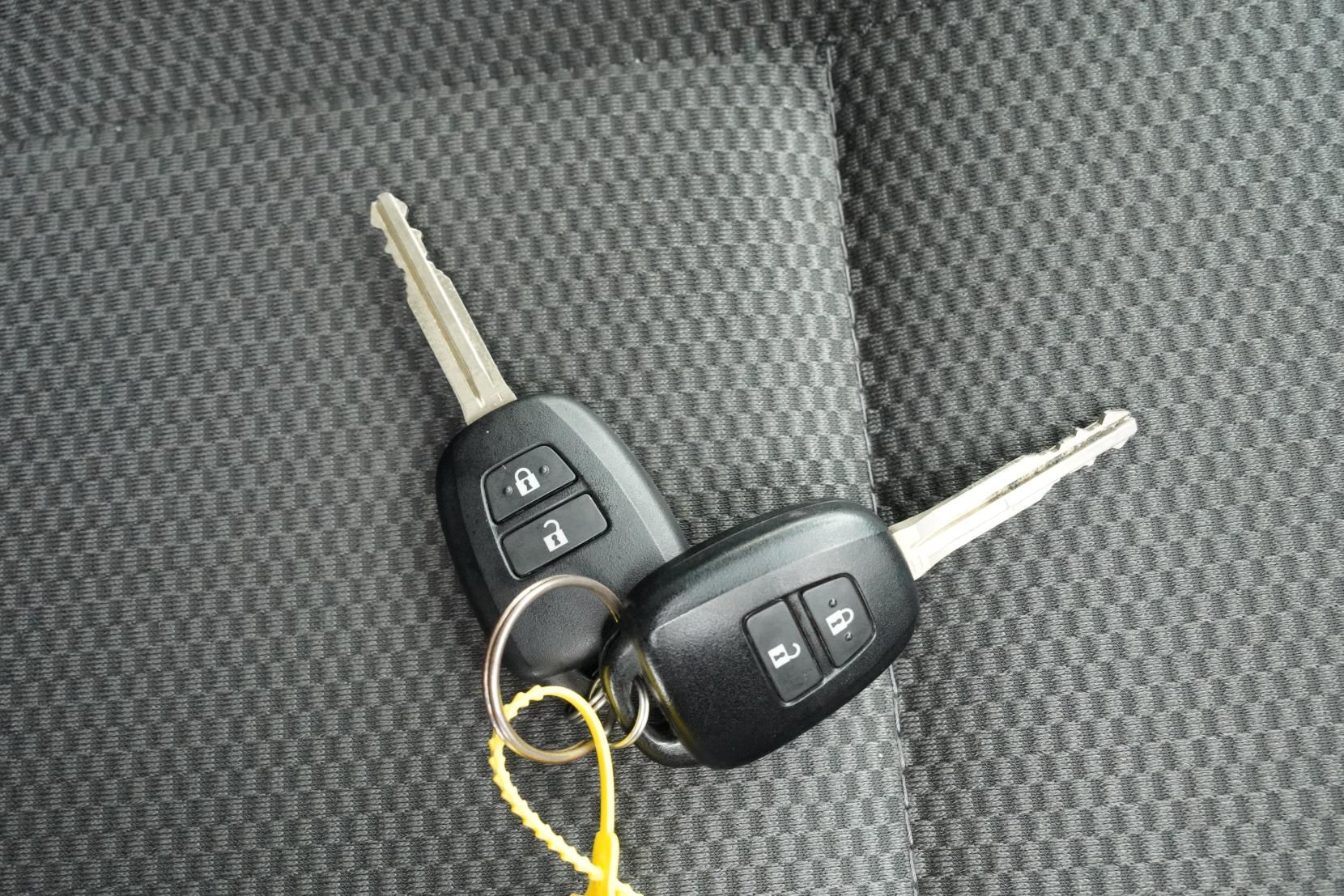 Toyota Hiace 2.0 DX 2.0L 5 Door