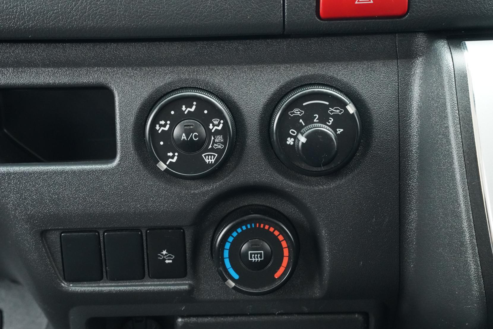 Toyota Hiace 2.0 DX 2.0L 5 Door