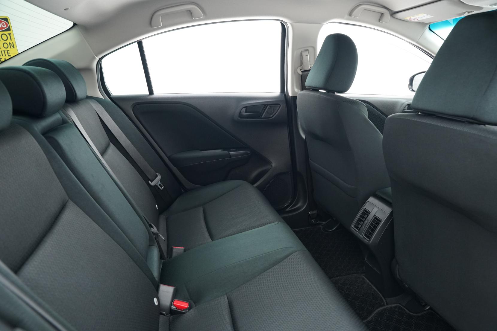 Honda Grace Hybrid DX