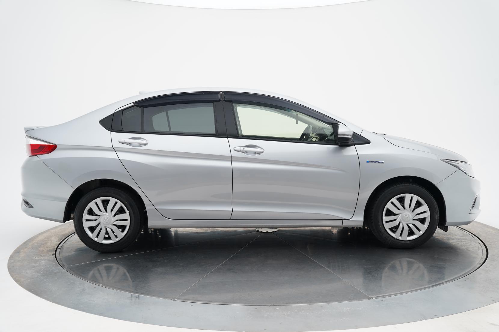 Honda Grace Hybrid DX