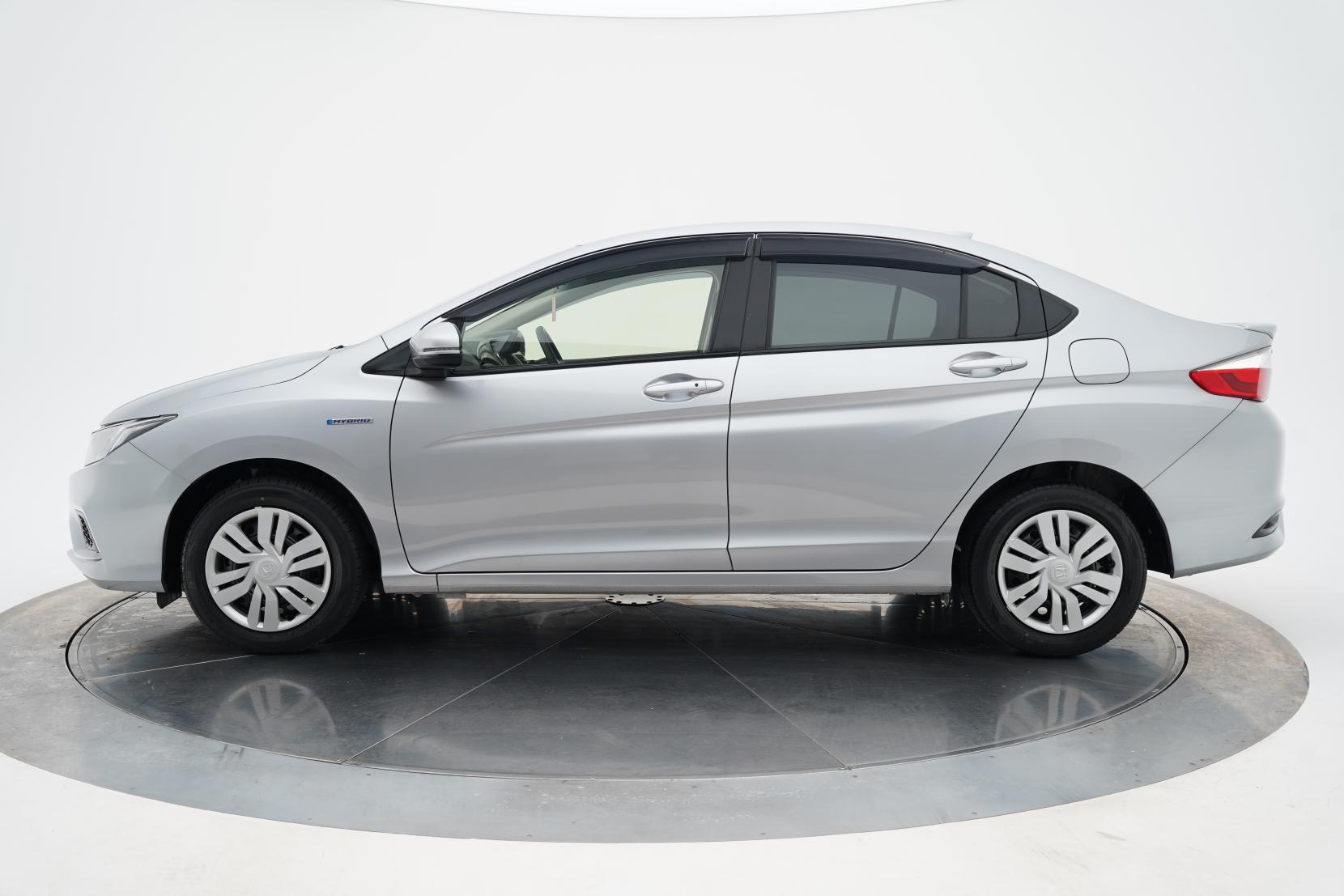 Honda Grace Hybrid DX