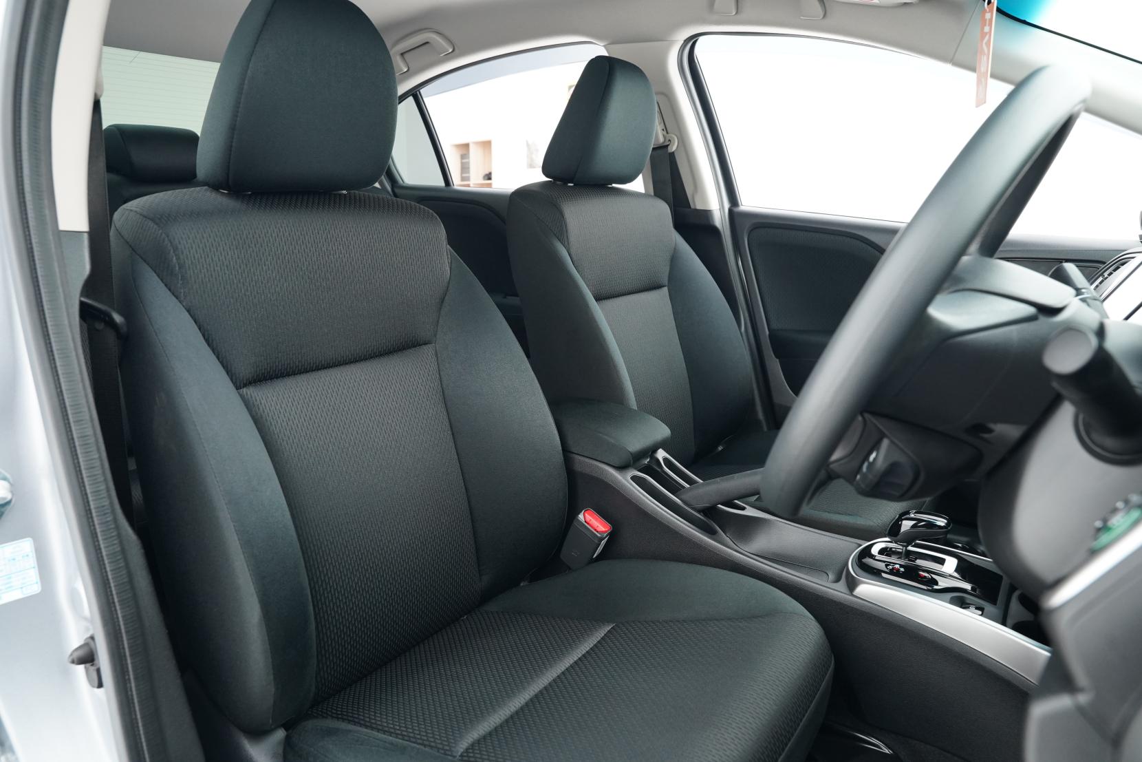 Honda Grace Hybrid DX