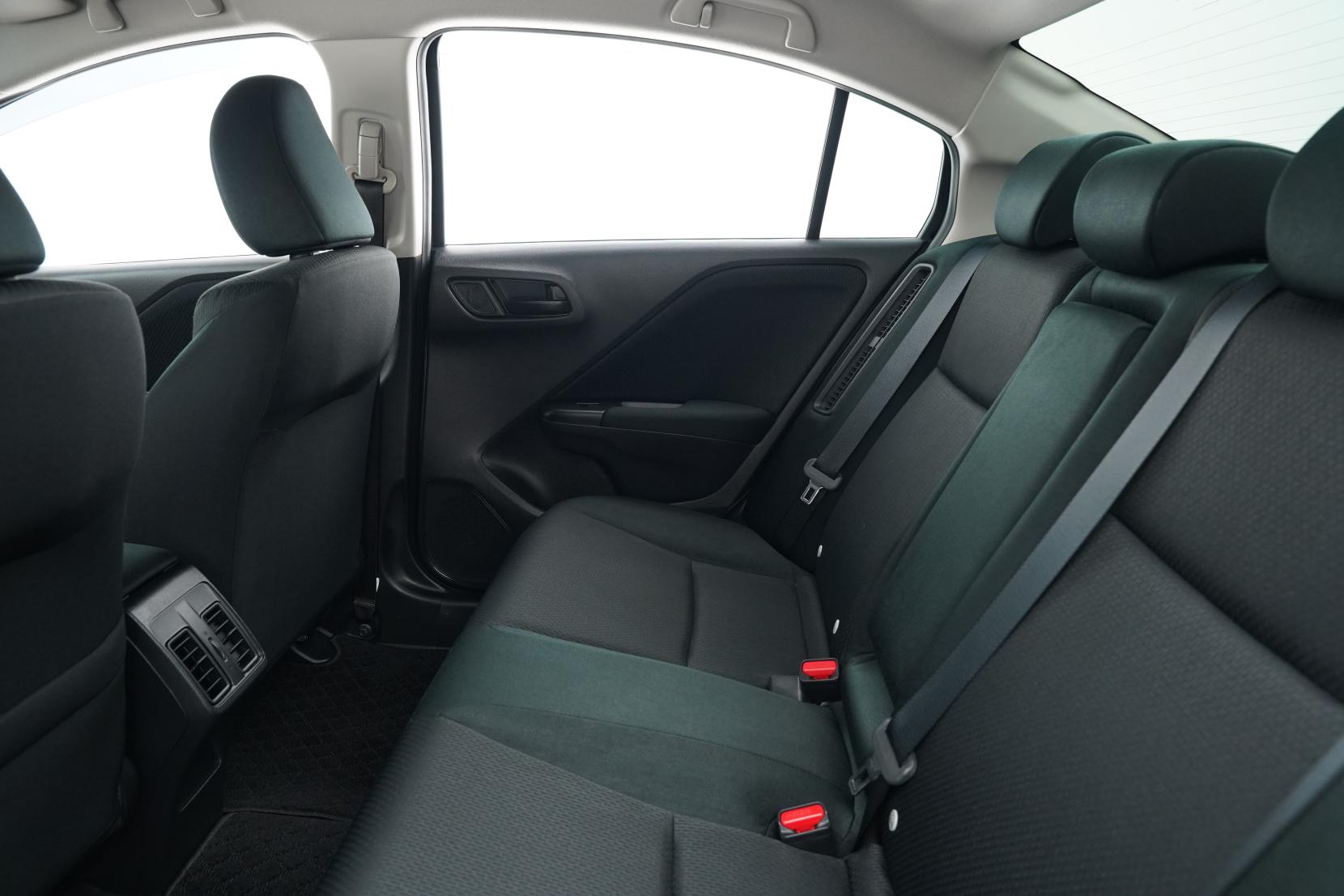 Honda Grace Hybrid DX