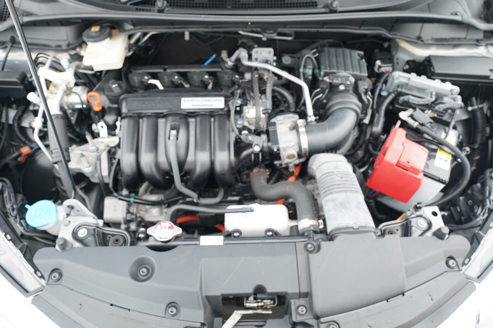 Honda Grace Hybrid DX
