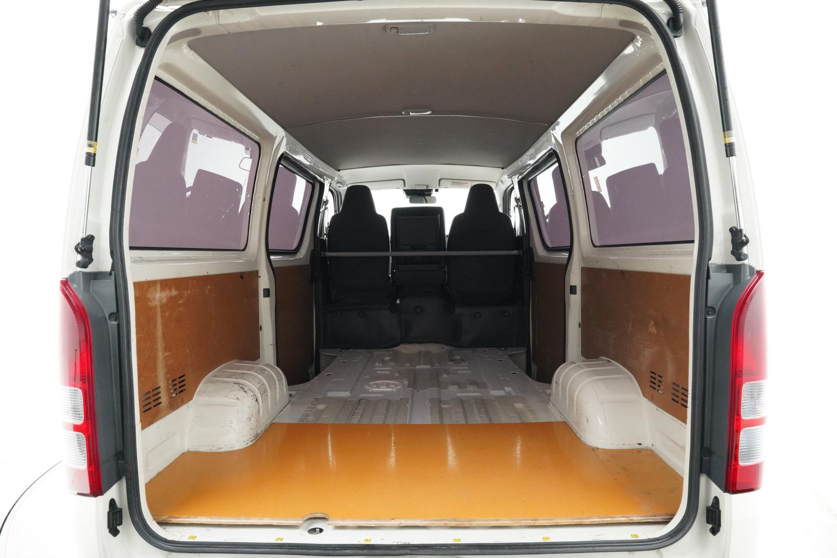 Toyota Hiace 2.8 Diesel 5 Door 