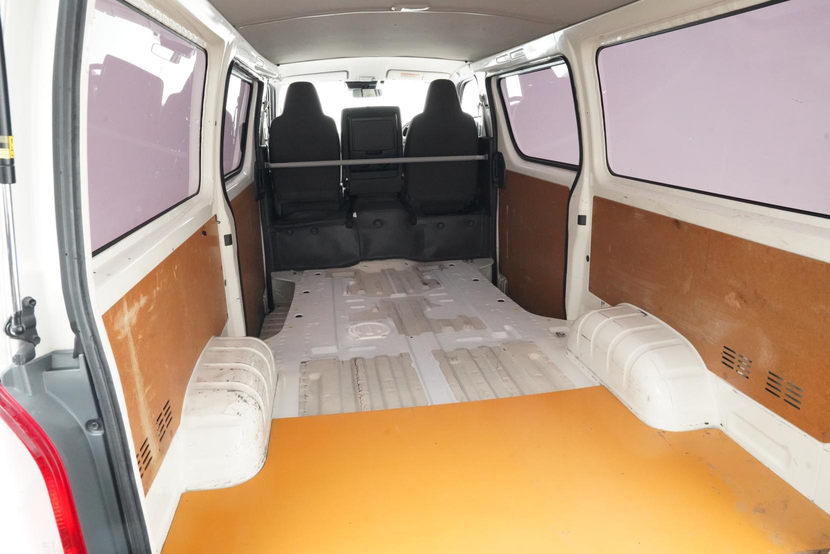 Toyota Hiace 2.8 Diesel 5 Door 