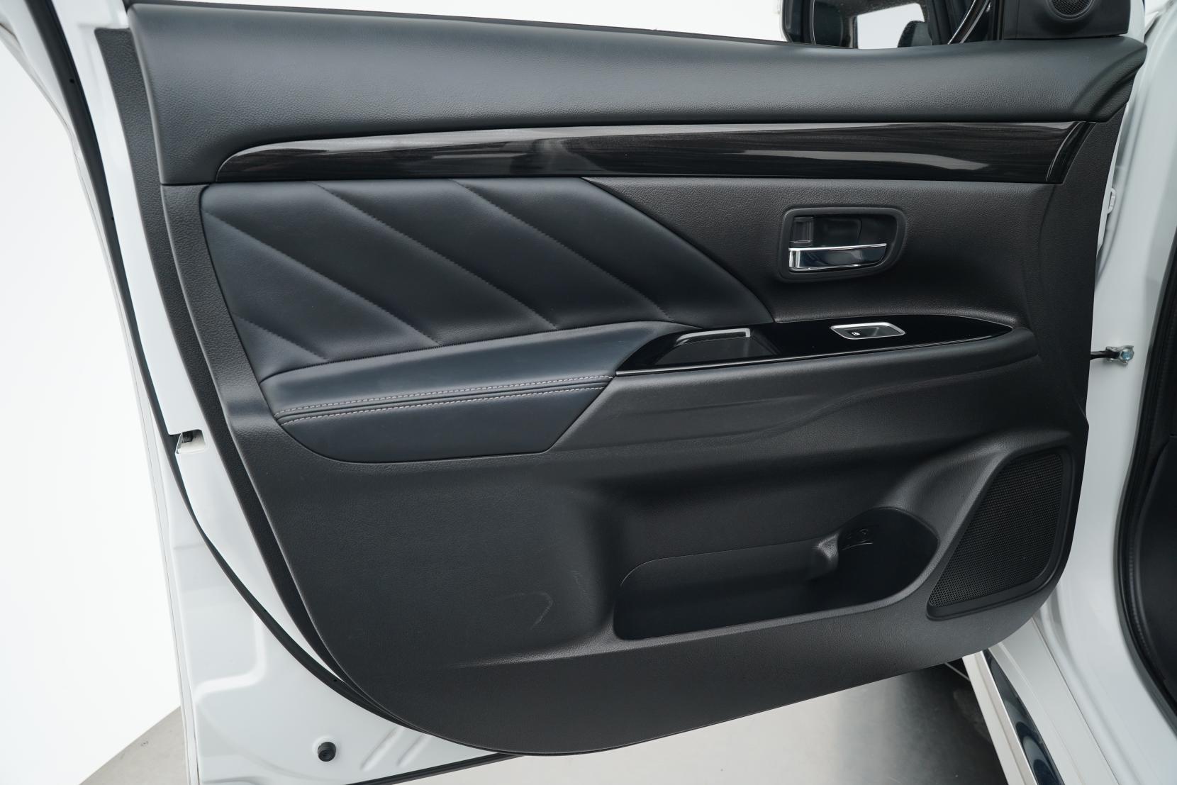Mitsubishi Outlander 2.4 PHEV PHEV G 4wd Facelift Model