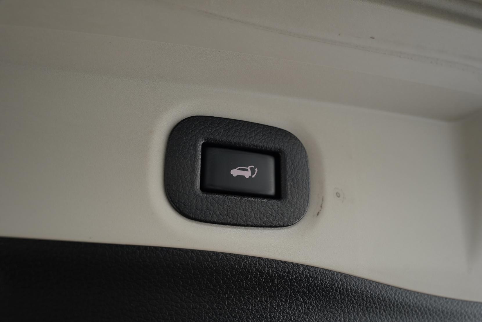 Nissan X-TRAIL 2.0 20X 2WD 5 Seater