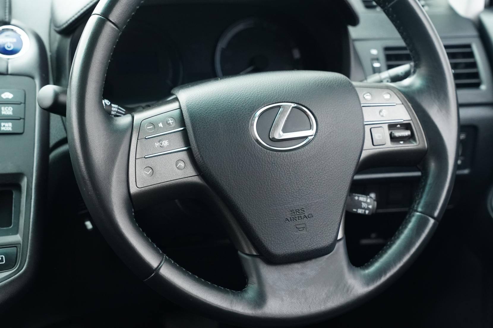 Lexus HS 2.4 HYBRID Hybrid Version S