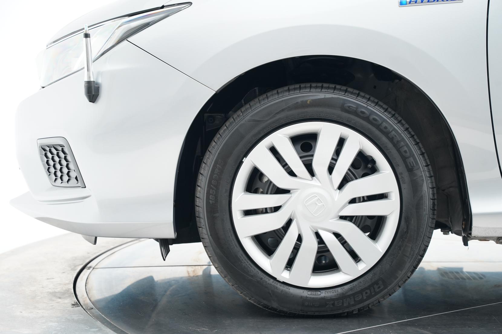 Honda Grace Hybrid DX