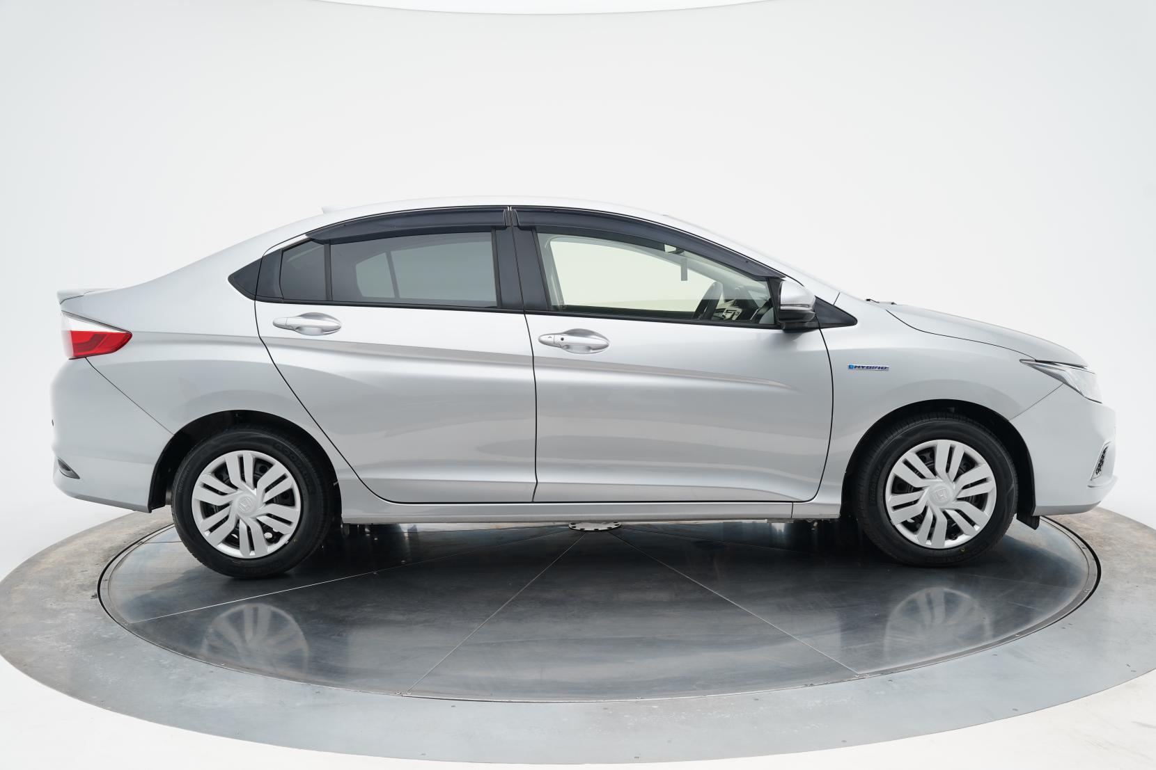 Honda Grace Hybrid DX
