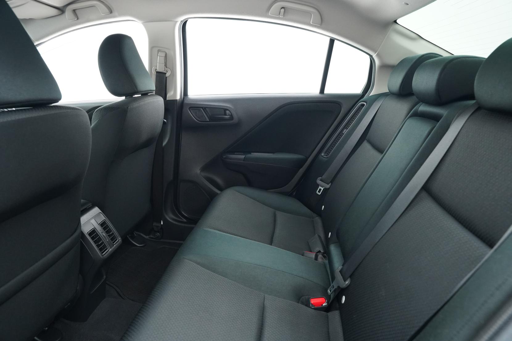 Honda Grace Hybrid DX