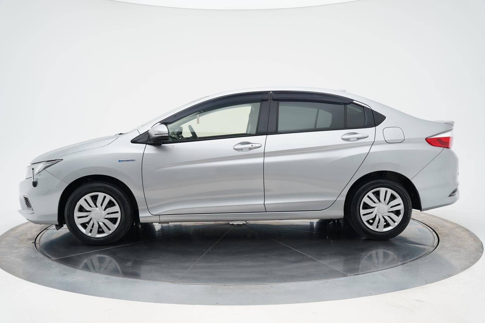 Honda Grace Hybrid DX