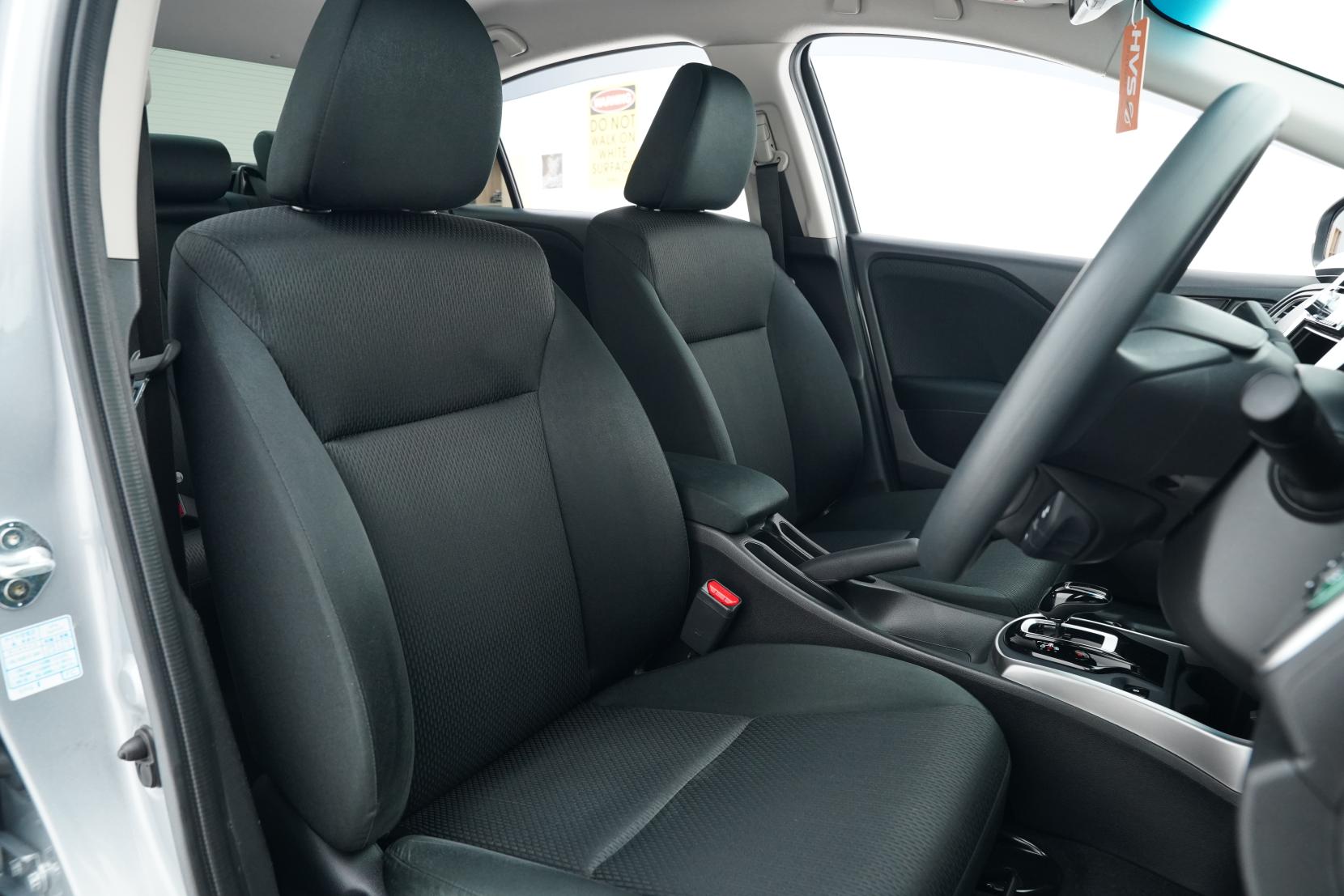 Honda Grace Hybrid DX