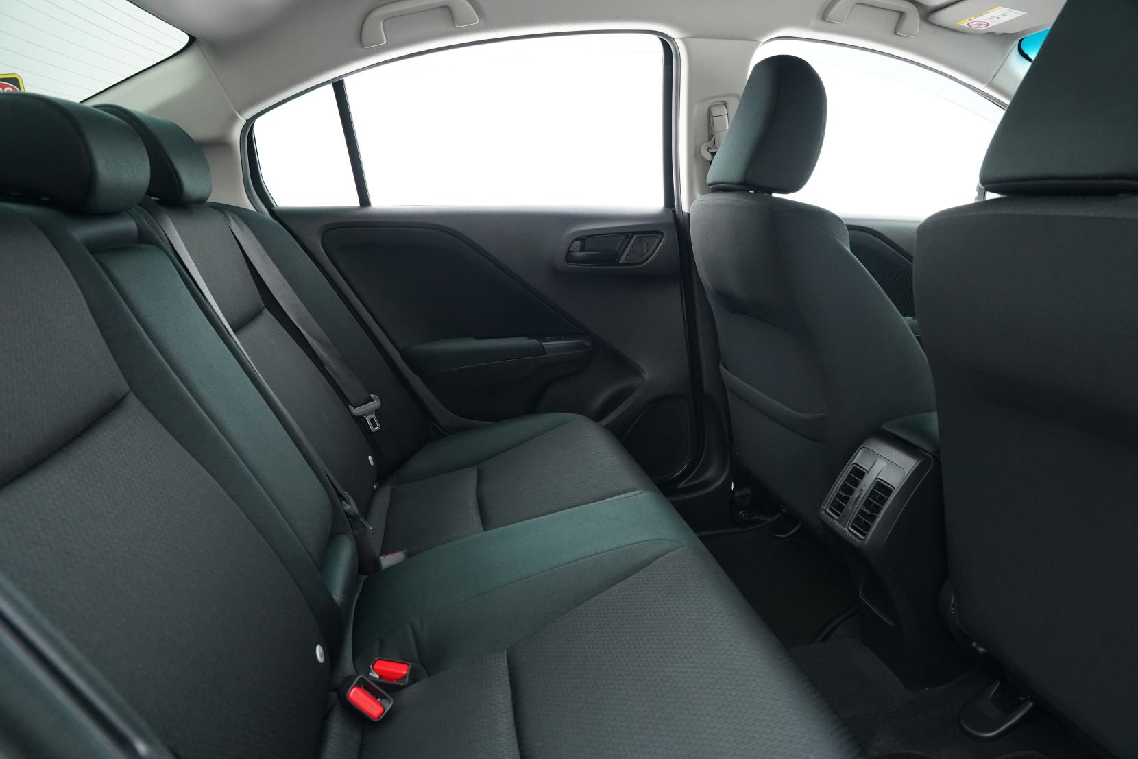 Honda Grace Hybrid DX