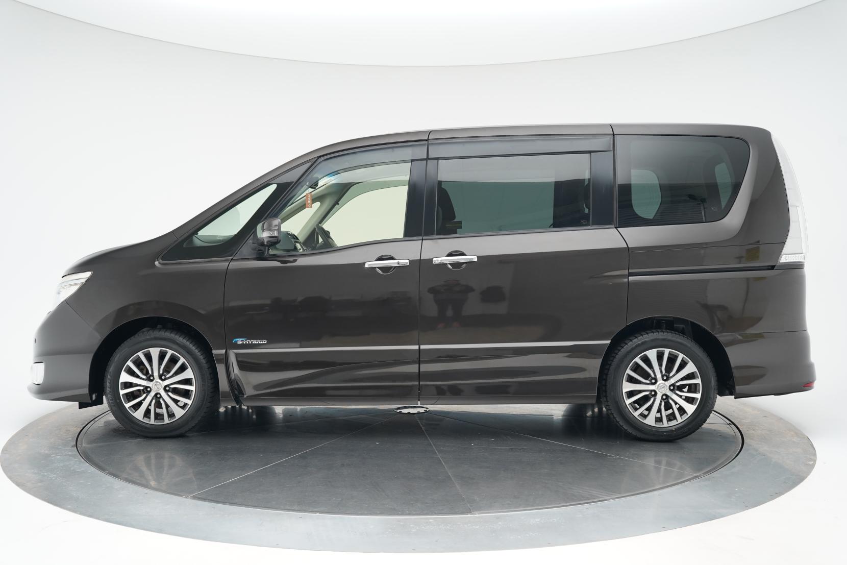 Nissan Serena (1991 – present) Hybrid Highway Star V