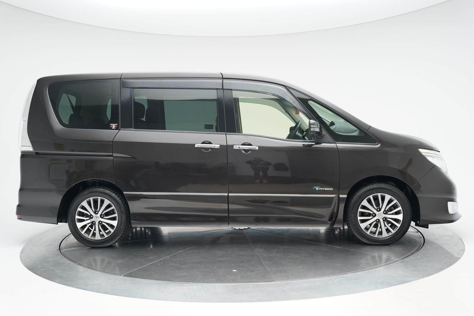 Nissan Serena (1991 – present) Hybrid Highway Star V